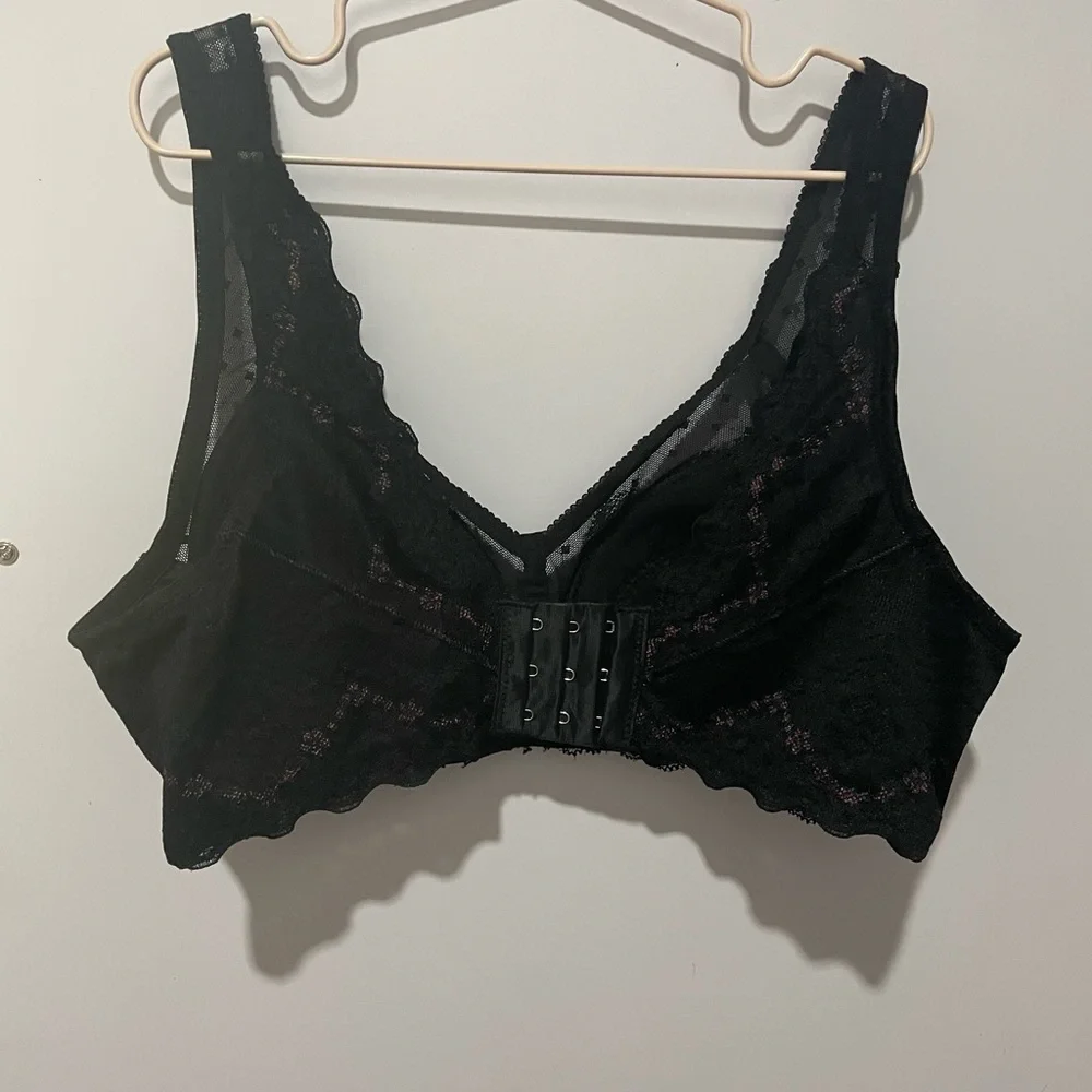New Bra and panty set. Bra size 34B ( euro 75B) panty size Small(90). - Picture 4 of 9